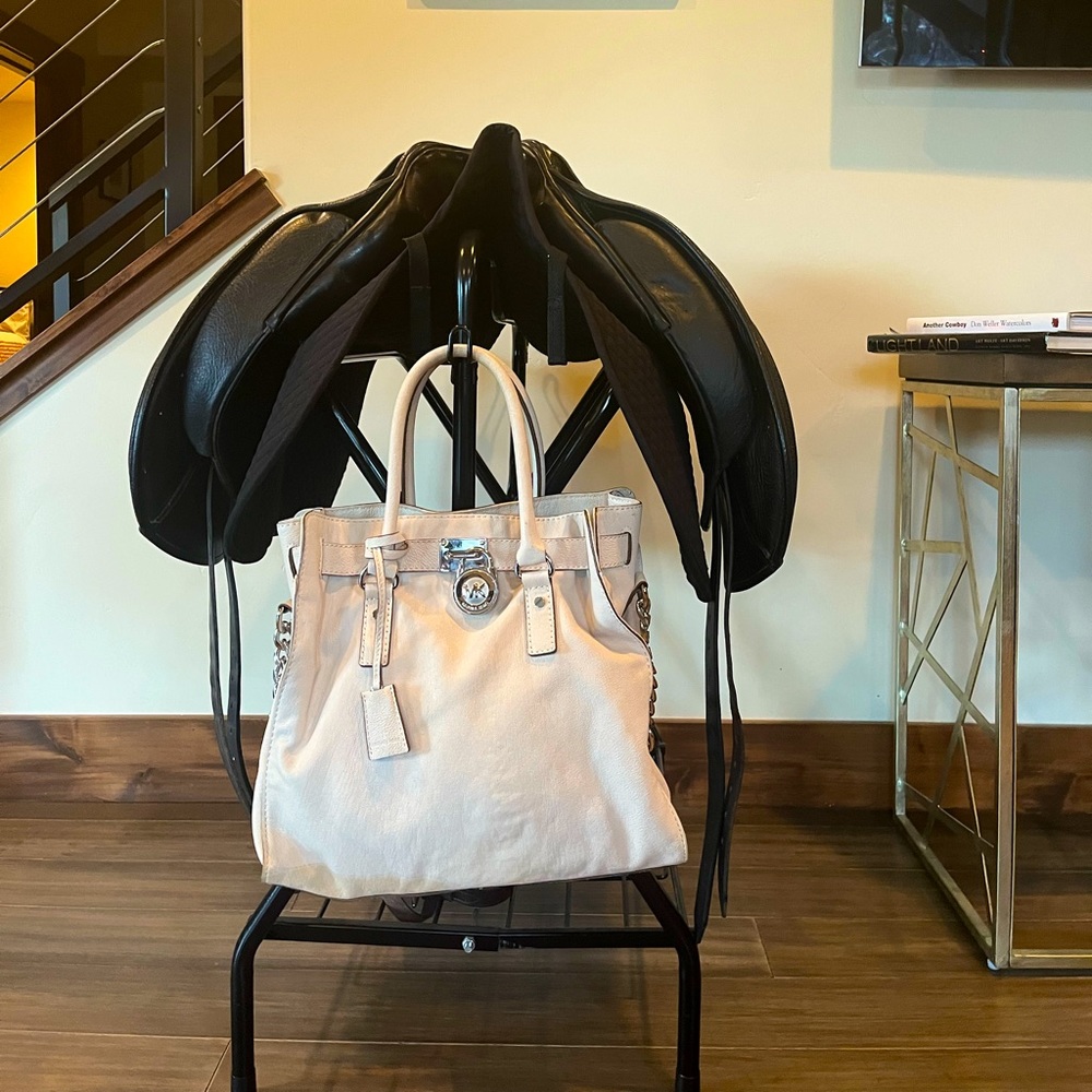 EUC MICHAEL KORS SATCHEL WITH SIVER/chrome ACCENTS
